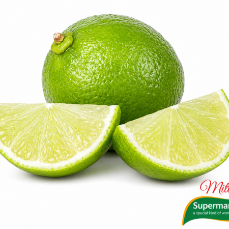 Verse limoen (lime), heel en opengesneden op witte achtergrond | Mittal Supermarkt